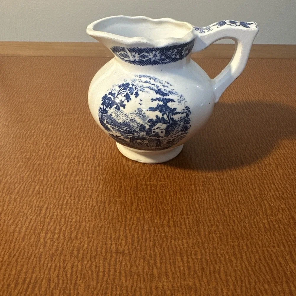 Vtg Blue And‎ White Cream Pitcher 3